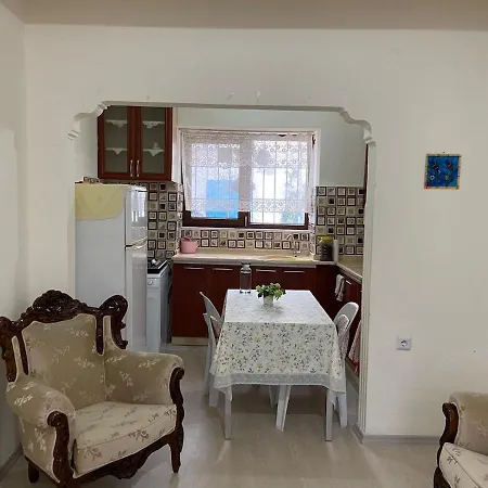 Vakantiehuis Annemotia - 2 Storey House With Garden In Greek Neighborhood *