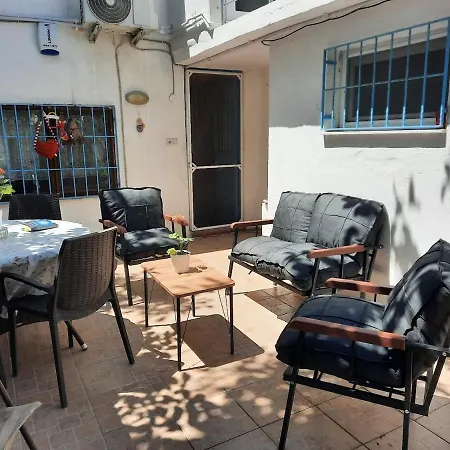 Annemotia - 2 Storey House With Garden In Greek Neighborhood Vakantiehuis *